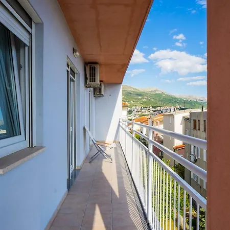 شقة Lotus سبليت